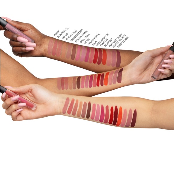 HUDA BEAUTY Liquid Matte Ultra-Comfort Transfer-Proof Lipstick in Trophy Wife - Picture 6 of 9